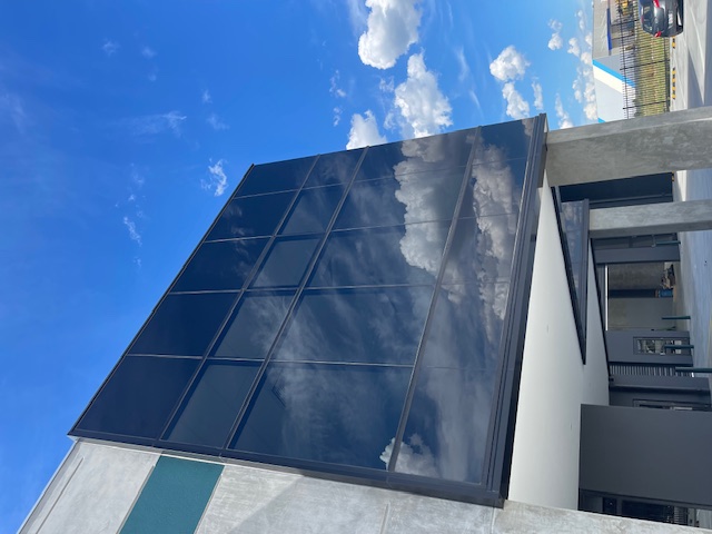 Commercial window and facade cleaning